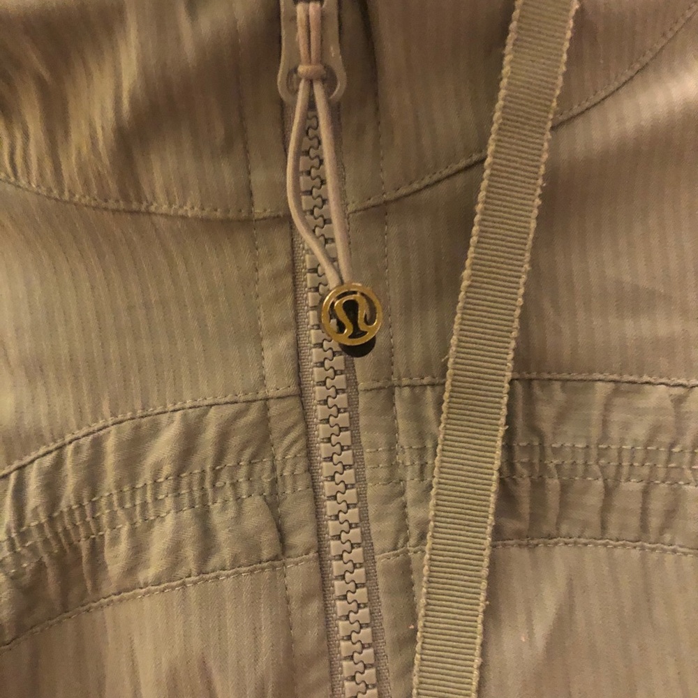 Lululemon jacket - Picture 3 of 3